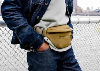 How to choose and Wear a Fashionable Fanny Pack like A Pro